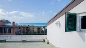 Attico Sant'Anna VISTA MARE 150m dalla Spiaggia con terrazza privata